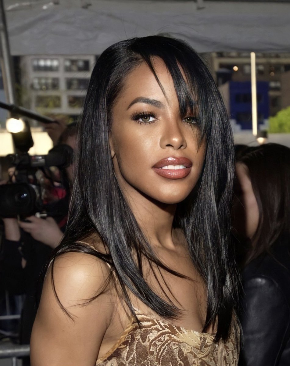 Aaliyah_Fanatic's tweet image. her smooth transition from the 90&apos;s to the 2000&apos;s isn&apos;t talked about enough-