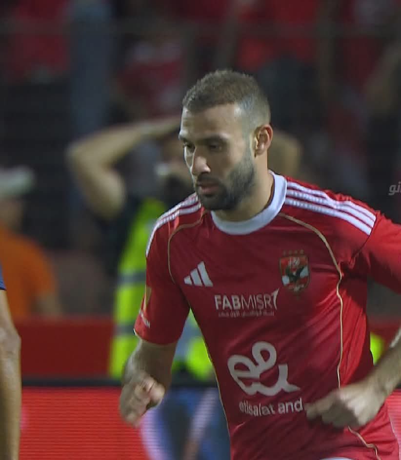 كتلقاه ينزل يضيع انفراد عشان ننزل صوره علي كلمات اغنيه انتي معلمه بالتشكيل