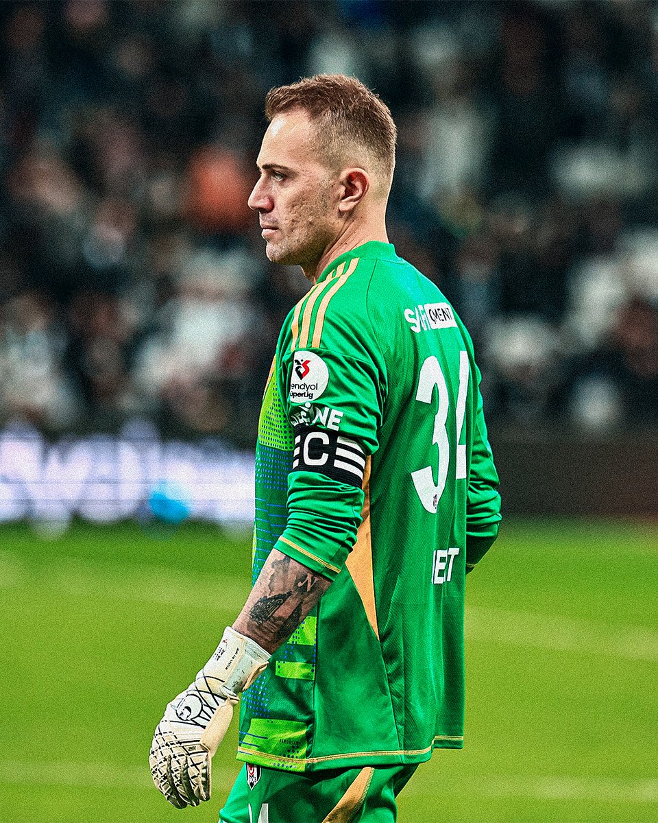 Erbatur Ergenekon:  

"Mert Günok'un performasında biraz sallantı var. Beşiktaş'ın yapacakların konusunda Mert Günok'un formu çok önemli olacak."