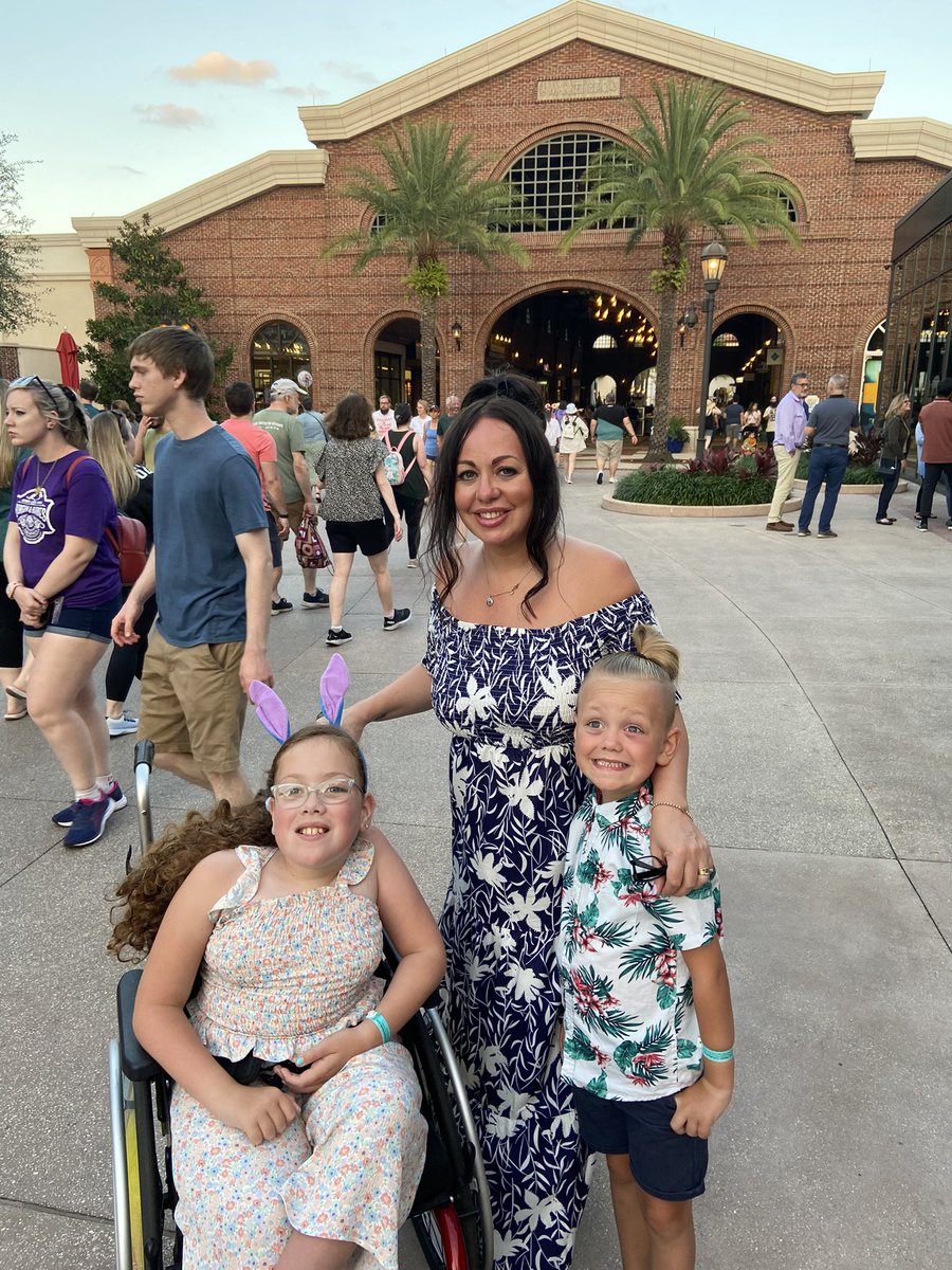 vickers_ste's tweet image. Happy anniversary to my beautiful wife, 13 years married and still going strong. You have given me many happy years and 2 gorgeous kids. Love you Rach ❤️