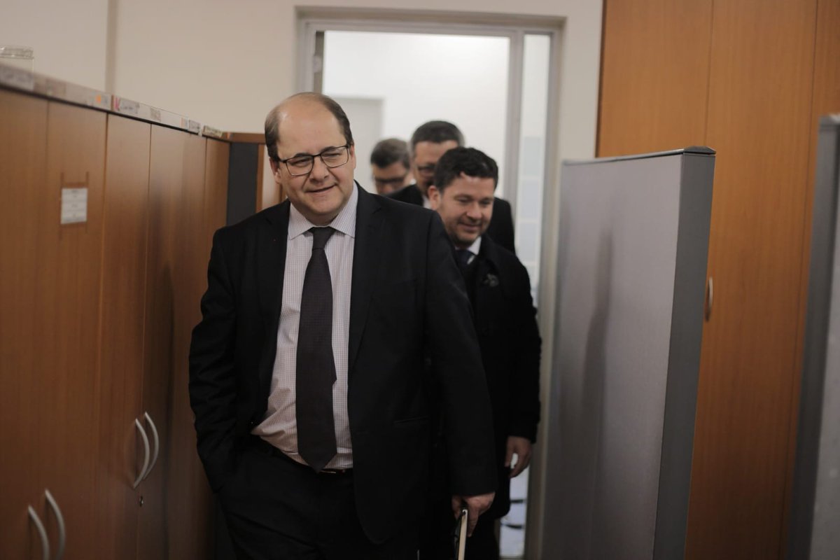 📍 El Tesorero General de la República, Hernán Nobizelli, se encuentra de visita en la región del Biobío para coordinar y fortalecer la presencia de TGR en la zona.

En este marco, se reunió con el Tesorero Regional, Cristián Astudillo, y con las funcionarias y funcionarios de la