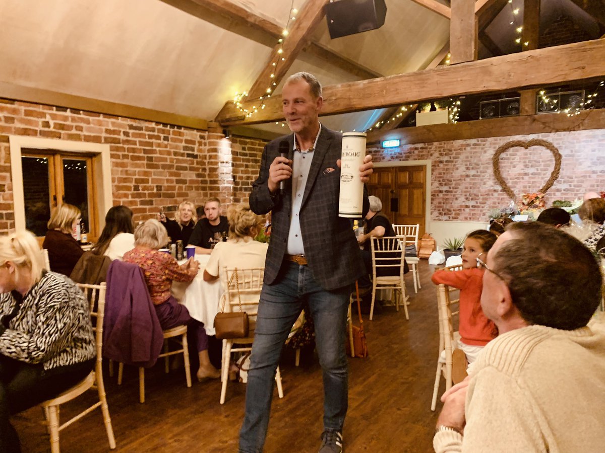 BlakelandsCH's tweet photo. Tonight we handed Blakelands over to the local community for the Annual Harvest Festival, Great food, a raffle &amp; produce auction. 
Thank you to all the volunteers who gave their time &amp; energy &amp; to everyone who attended &amp; bought it all!  
#NoFarmersNoFood @mikejwood @UKHospKate https://t.co/LBcLoNSGST