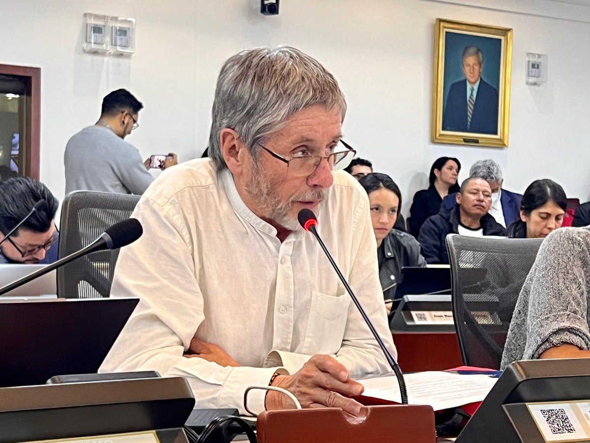 #DerechosHumanosyEmpresas

“El proyecto de ley fortalece el derecho a la participación y al acceso a la información, abriendo la posibilidad de anular títulos mineros cuando las comunidades deciden proteger su territorio.”

José Fernando Jaramillo Correo
Mesa Ambiental de Jericó,