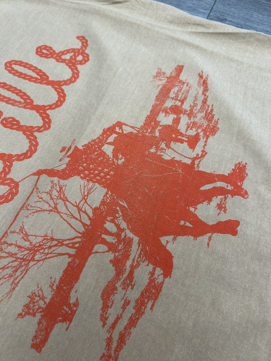 Add texture to your graphics for that vintage look 🔥 

It doesn’t always have to be solids