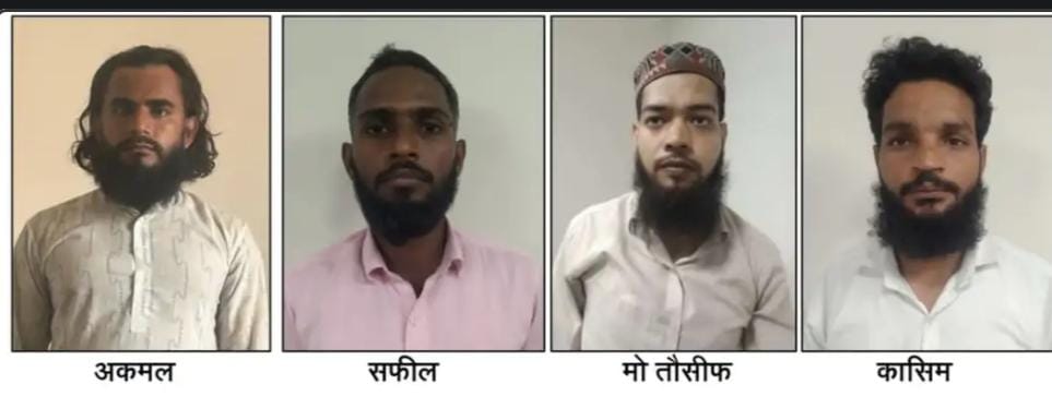 liveankitknp's tweet image. UP ATS ने चार संदिग्धों को किया गिरफ्तार, PAK हैंडलर्स से संपर्क में थे, लागू करना चाहते थे शरीयत कानून 

#UPATS #TerrorModule #SecurityAlert #alert #sirfsuch #kanpur