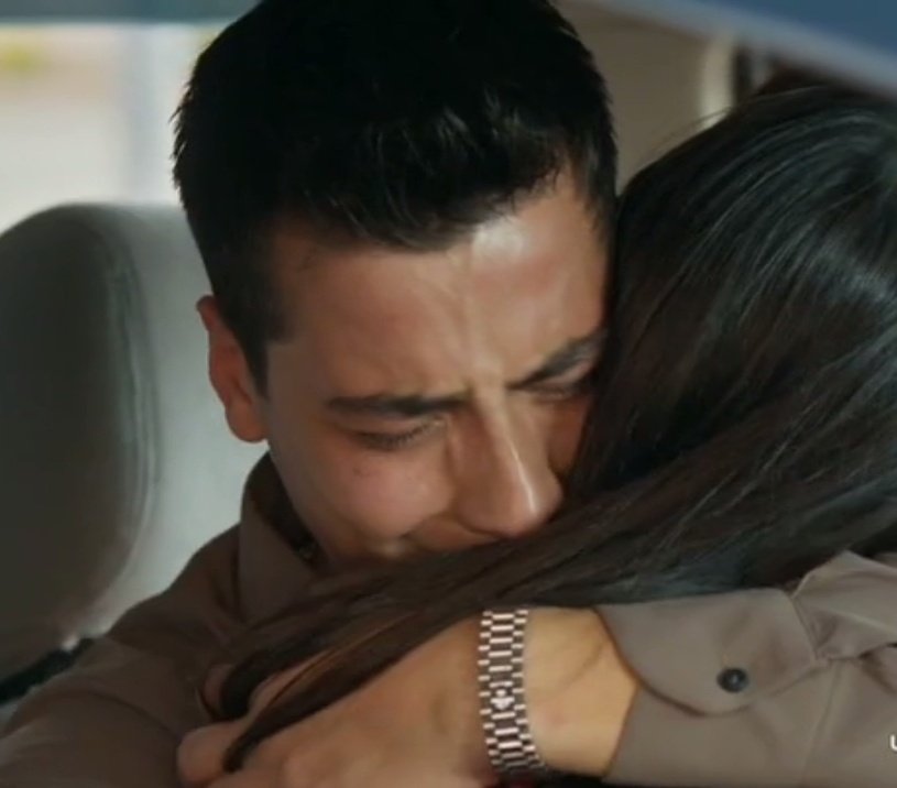 vanillaskyhz2's tweet photo. THE WAY THEY MISSED EACH OTHER I'M CRYING 😭🤍
#UzakŞehir #kayzer https://t.co/6ntyUsAq7F