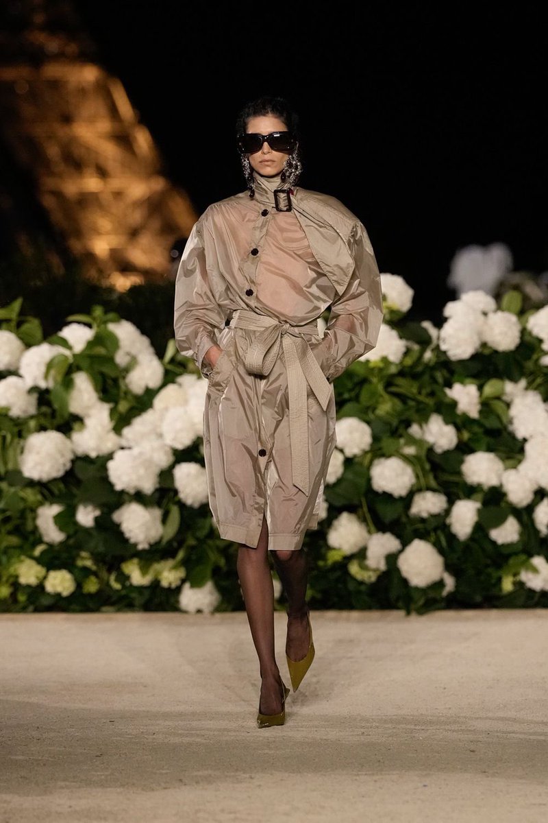 Bella Hadid y Mica Argañaraz para Saint Laurent ss26