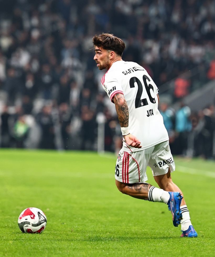 Jota Silva: Buradaki ilk maçım, atmosfer çok iyiydi. İlk maçımda gol atıp kazandığımız için özel bir gün oldu. Bunun tadını çıkaracağım.