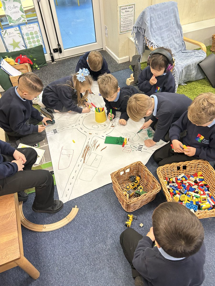 BirstallAcad13's tweet photo. EYFS loved mapping out their favourite places in and around Birstall! 🗺️

Brilliant mark-making, construction, and imaginative play — such engaged, creative learners. 🌟
#CommunityOfLearners #EYFS https://t.co/Uh7wLWJjwj