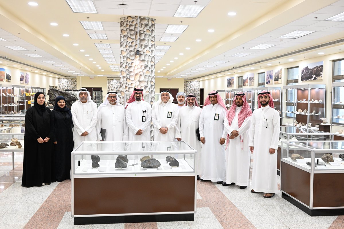 kauedu_sa's tweet image. كما زار الوفد كلية الهندسة وكلية علوم الأرض بـ #جامعة_الملك_عبدالعزيز، واطّلع على معامل الكليتين، وما تقدمانه من برامج تدعم الابتكار والتميز الأكاديمي والبحثي.