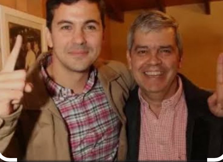 EstherRoa_'s tweet photo. 😎EMILIANO LENTE HU!
Estos, de las fotos son los principales responsables de la brutal represión policial contra los manifestantes.

Asimismo, son responsables el Comandante de la Policía Nacional y los linces que, de manera criminal, atropellaron con su moto a los manifestantes, causando lesiones graves por el brutal impacto.

#DictaduraNuncaMás
