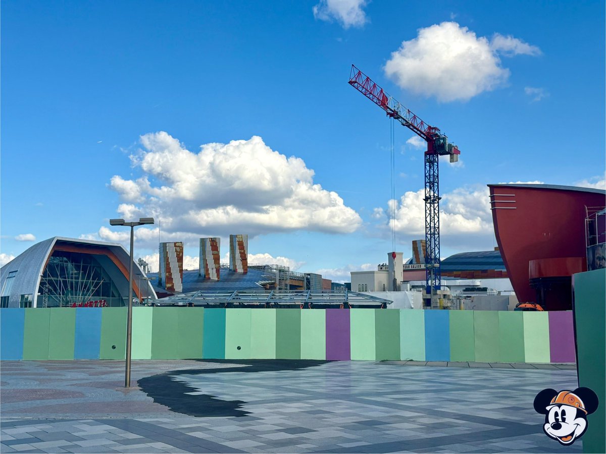 DLPWorks's tweet photo. [Live] 🚧 #DisneyVillage entrance transformation takes shape!

➡️ Vertical steel structures have been erected, revealing the perspective of the new entry sequence of Disney Village’s ongoing transformation. (Permit + renderings available on #DLPWorks 🔎)
➡️ Across the street, construction of Casa Giulia progresses rapidly.
➡️ Meanwhile, Annette’s Diner (rehabilitation permit granted & available also on our networks) and the Gaumont cinema façades are both expected to undergo works in 2026. #DisneylandParis