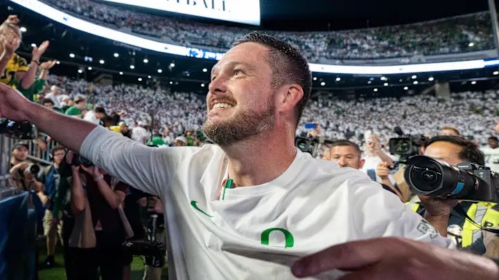 oregon__updates's tweet photo. Oregon is set to host a new flip target for the first time soon 👀🦆

The Latest in Oregon Recruiting 👇
https://t.co/u46UmLOfF0 https://t.co/jfuU6Xq19i