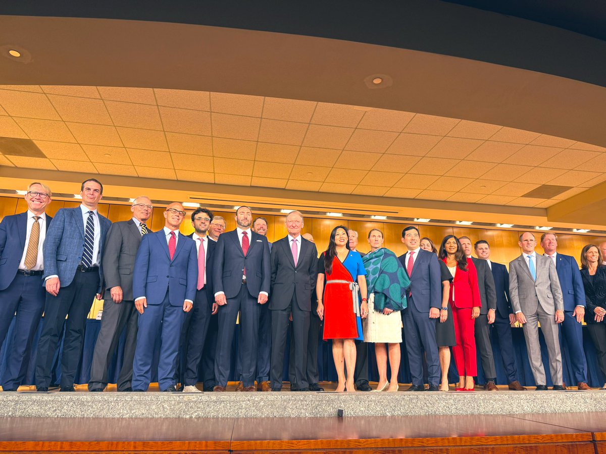 BTCBruce1's tweet photo. Attended the SEC & CFTC joint roundtable today in Washington DC ⚖️
After more than a decade of jurisdictional battles since Bitcoin’s birth, a turning point is finally here.

The new leadership:
SEC Chair Paul Atkins — “Rules over enforcement”
CFTC Acting Chair Caroline Pham — “Clearer frameworks ahead”

On tokenized US equities, RWA, and DEX — no concrete answers yet, but the openness is undeniable.

U.S. builders can finally move forward from the old saying “You can’t do this, you can’t do that.”

The next 3 years will be the best window for crypto innovation 🚀