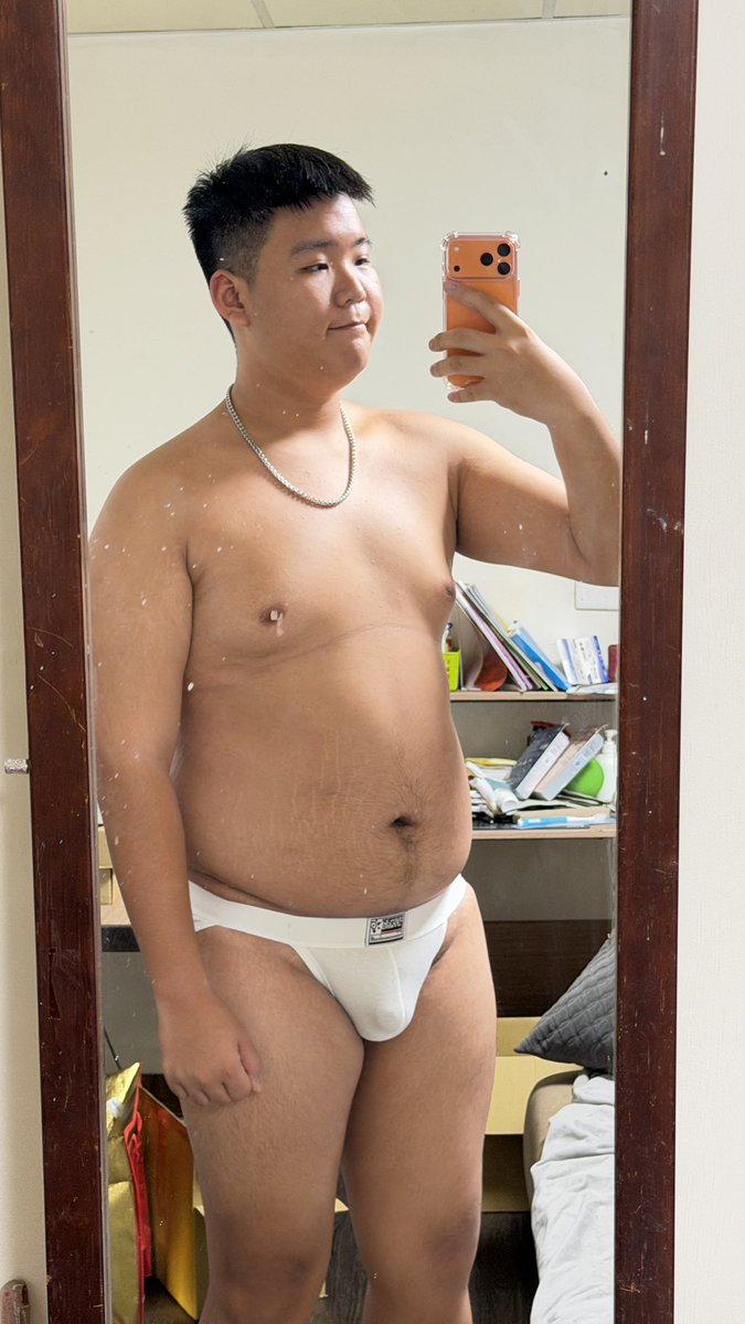 不知道大家喜不喜歡我新買的內褲🥵
欸嘿嘿