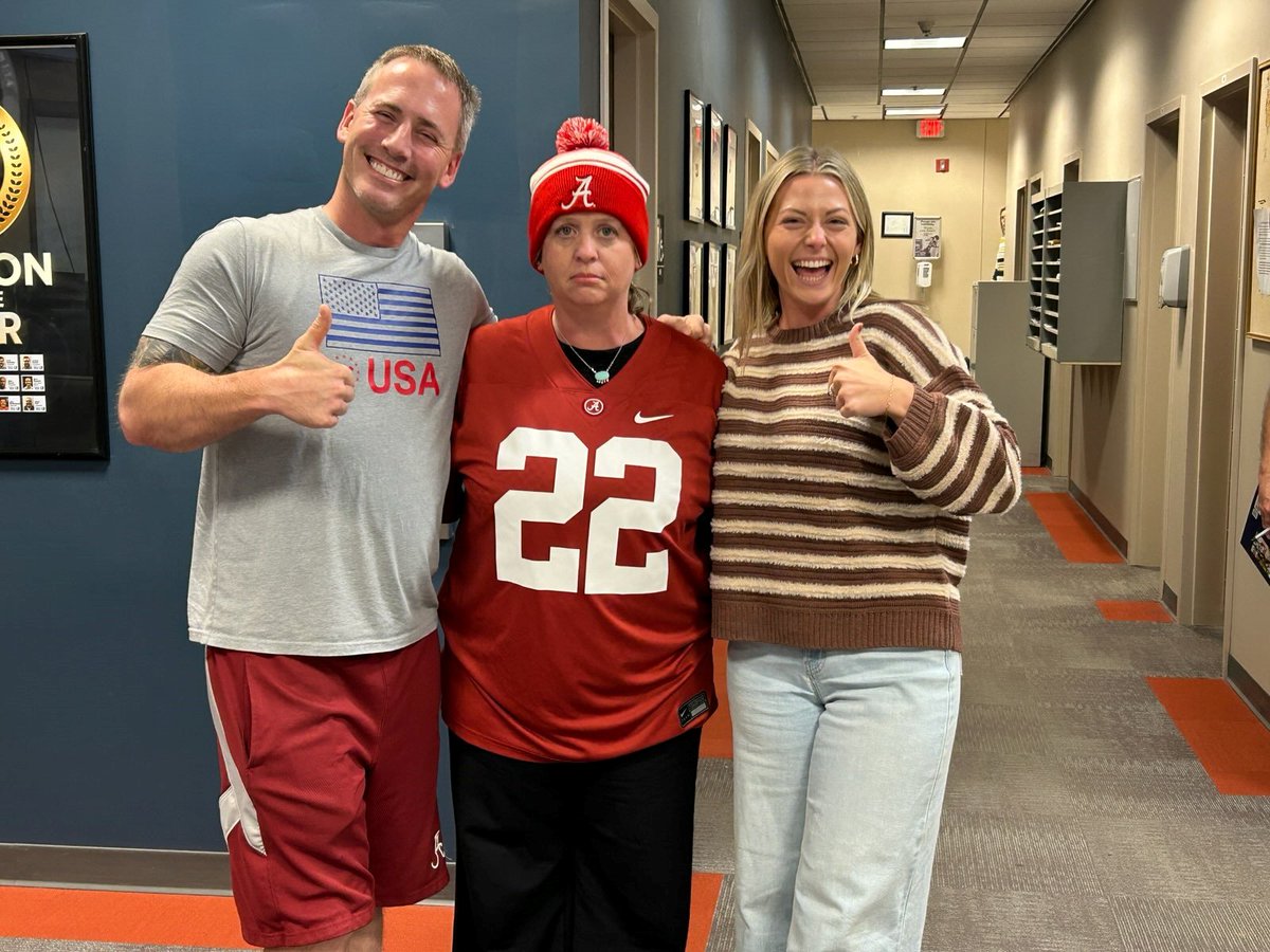 Chris_Womack's tweet photo. Courtney Youngblood, GM of @WLOS_13 , wanted to make a friendly wager with me and @TaylorThompTV as her Bulldogs took on our Crimson Tide.

*Kanye shrug* ok! https://t.co/vfLm4MNIMQ
