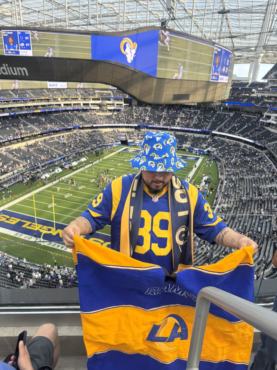 1Frankiee's tweet photo. Go colts 🤣 

#ramshouse https://t.co/6Ctpbq3Wl4