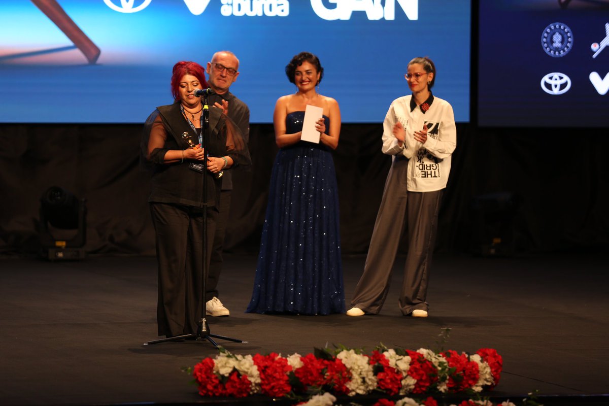 altinkozaff's tweet photo. 32.Uluslararası Adana Altın Koza Film Festivali Edebiyat Uyarlaması Uzun Metraj Senaryo Yarışması’nda ödül alan yarışmacılarımızı kutluyoruz. ✨

En İyi Senaryo- Kesik Baş
Jüri Özel Ödülü- Selvi

#altinkozaff2025 🕊️ https://t.co/F1C71IWa6C