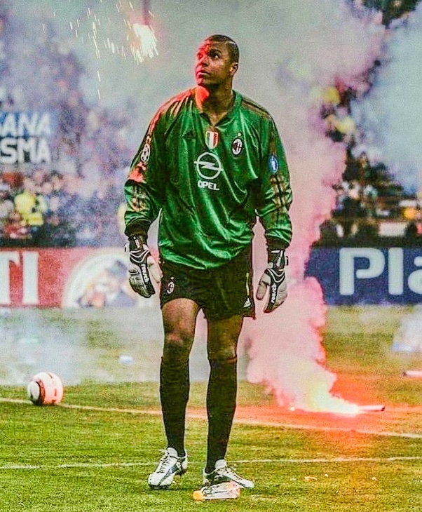 eurofootcom's tweet photo. 🇧🇷🧨 This photo of Dida in the Milan derby... happy birthday to him. 🥶 https://t.co/qzRRhjciLA