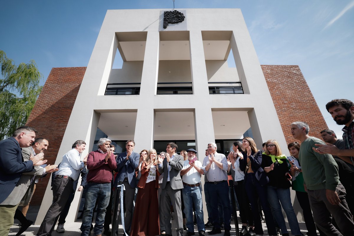#MarcosPaz tiene su propia Casa de la Provincia para que los vecinos puedan resolver en un mismo edificio los trámites que antes hacían de forma desorganizada y en lugares precarios.

Una situación que buscamos resolver desde el inicio de nuestra gestión a través de una política