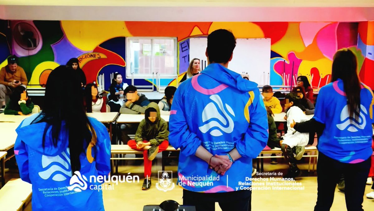 DDHH_RI_CI's tweet photo. 🖥️👧👦 Taller de Grooming en la Escuela Primaria N°136 (#BarrioConfluencia) junto a estudiantes de 6to y 7mo.

💻 Hablamos sobre redes, usos de la tecnología, prevención y cómo denunciar.

🚨 Denunciá al 📞 #Línea137

#SomosNeuquénCapital #MunicipalidadDeNeuquén https://t.co/xcWaOzcD7J
