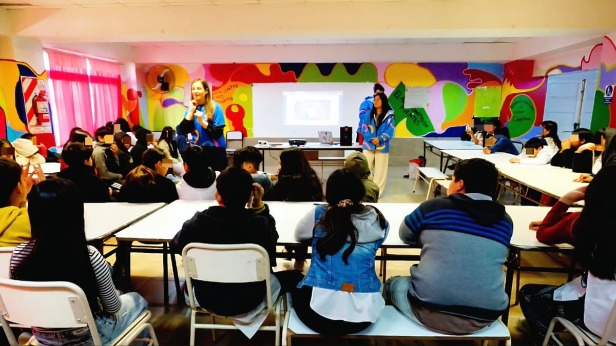 DDHH_RI_CI's tweet photo. 🖥️👧👦 Taller de Grooming en la Escuela Primaria N°136 (#BarrioConfluencia) junto a estudiantes de 6to y 7mo.

💻 Hablamos sobre redes, usos de la tecnología, prevención y cómo denunciar.

🚨 Denunciá al 📞 #Línea137

#SomosNeuquénCapital #MunicipalidadDeNeuquén https://t.co/xcWaOzcD7J