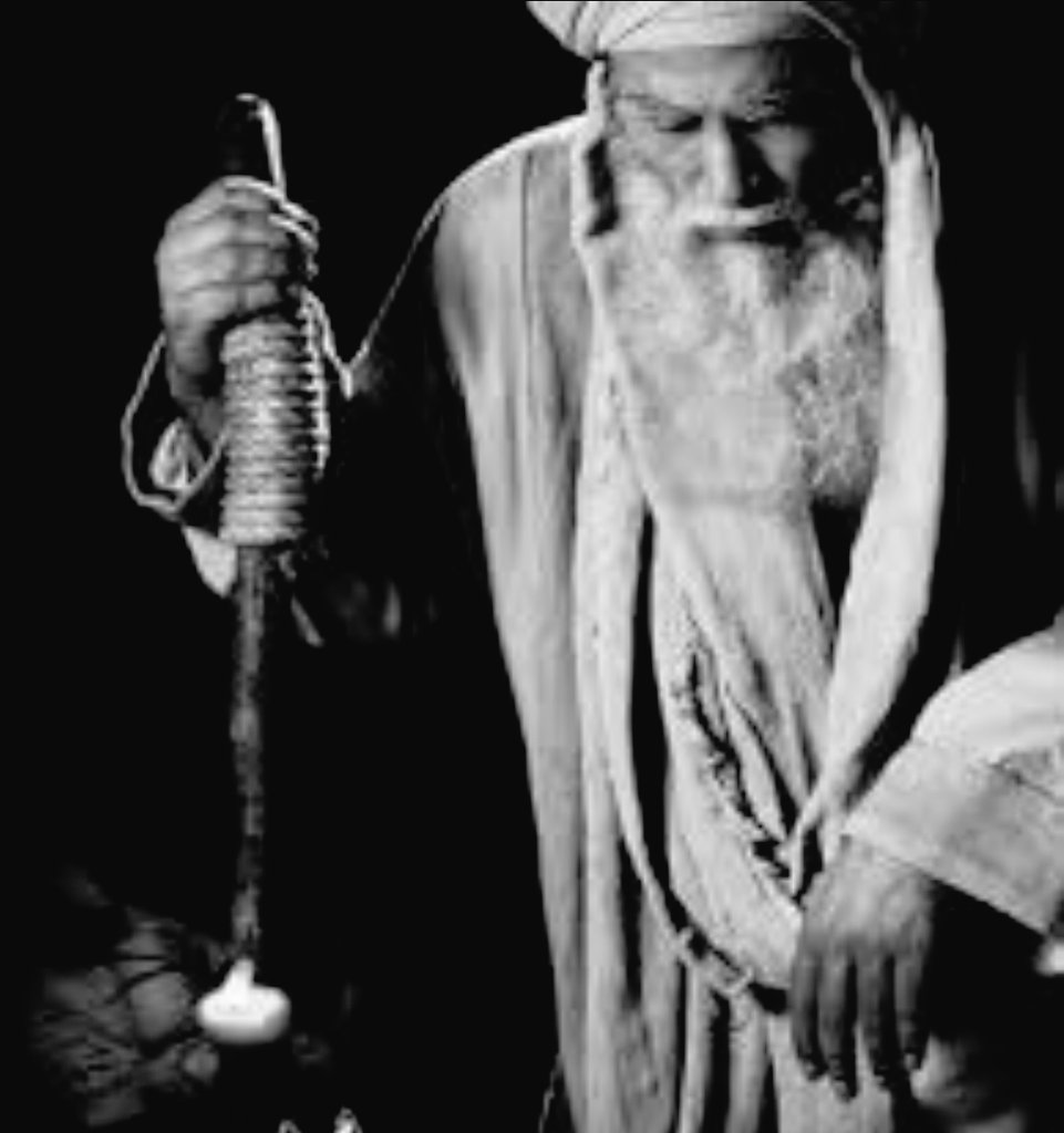 أحد الفضلاء لم يعد يخوض في نقاشات جدليّة على غير عادته، سألته: ما الذي تغير؟ قال: أيقنت أن راحة بالي أهم من إثبات صحة وجهة نظري..
قال النبي ﷺ : "أنا زعيم ببيتٍ في ربض الجنة لمن ترك المِراء وإن كان محقاً"

من أجمل ما قرأت ..