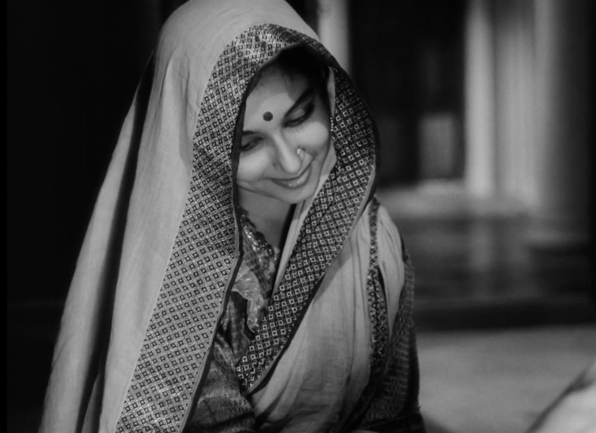 sharmila tagore as doyamoyee roy in devi (1960) dir. satyajit ray