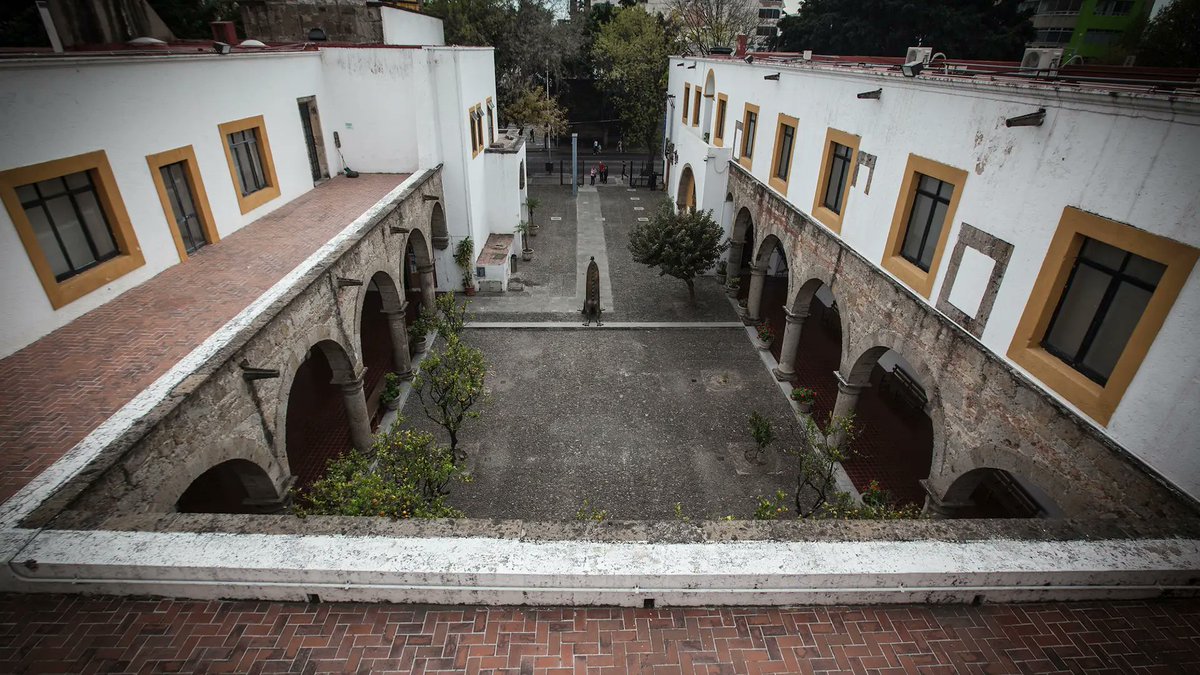 moni_ov's tweet photo. GDL Hoy en día, el Ex Convento Del Carmen sirve como un importante centro cultural y artístico en la ciudad de Guadalajara. Alberga un teatro, una galería de arte y numerosos eventos culturales y artísticos durante todo el año. https://t.co/fPHy8aWoRY