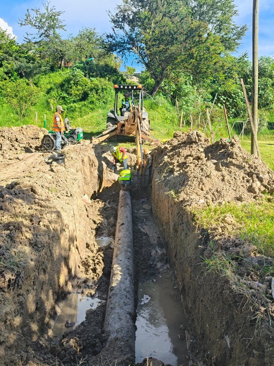 Capaseg_CS's tweet image. Atendiendo fugas en la capital: el Gobierno del Estado, a través de #CAPASEG, concluyó la reparación de la línea de bombeo de 14” que conecta el Pozo Petaquillas con el tanque Viguri.

Acciones que fortalecen el abasto de agua en Chilpancingo.

#AguaParaTodos #ObrasQueTransforman