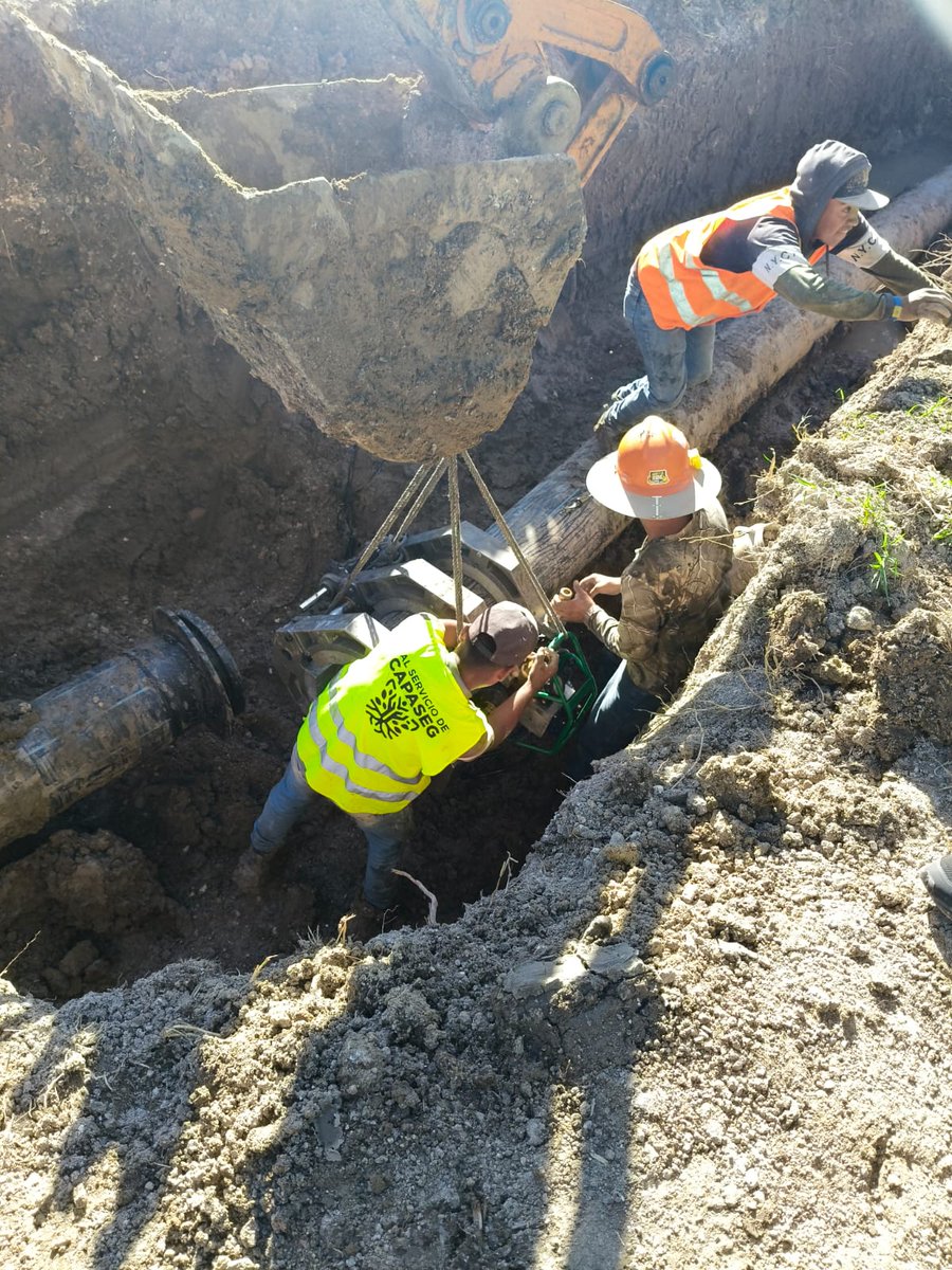 Capaseg_CS's tweet image. Atendiendo fugas en la capital: el Gobierno del Estado, a través de #CAPASEG, concluyó la reparación de la línea de bombeo de 14” que conecta el Pozo Petaquillas con el tanque Viguri.

Acciones que fortalecen el abasto de agua en Chilpancingo.

#AguaParaTodos #ObrasQueTransforman