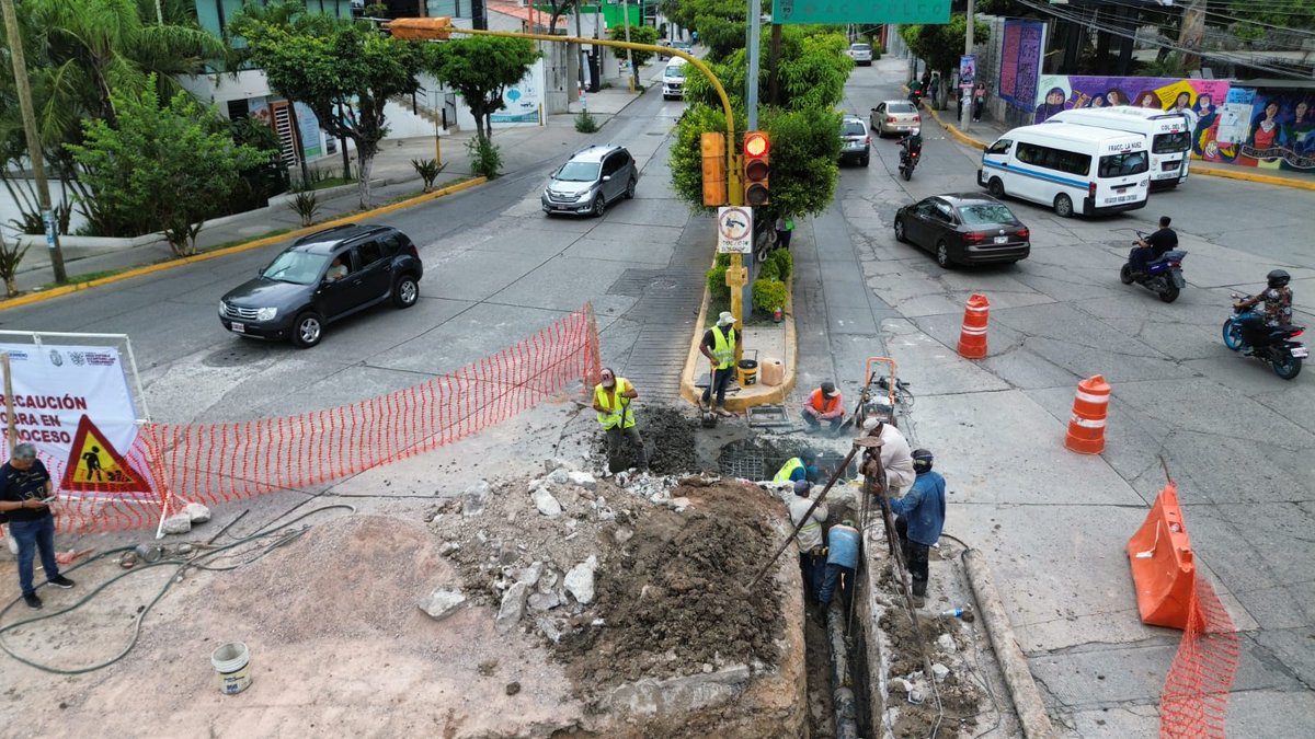 Capaseg_CS's tweet image. El Gobierno del Estado, a través de la #CAPASEG, repara una fuga en la línea de bombeo de 16” del sistema Acahuizotla–Viguri y sustituye válvula para optimizar la distribución de agua potable. Compromiso con mejores servicios para la capital.

#AguaParaTodos #Guerrero
