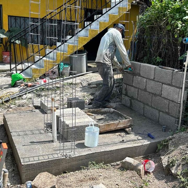 Capaseg_CS's tweet image. El Gobierno del Estado, a través de #CAPASEG, construye el sistema de drenaje y saneamiento en Cuexcontlán, Tepecoacuilco.

✅ 460 habitantes beneficiados con 92 sanitarios ecológicos y un biodigestor de 600 L.

#Guerrero #ObrasQueTransforman