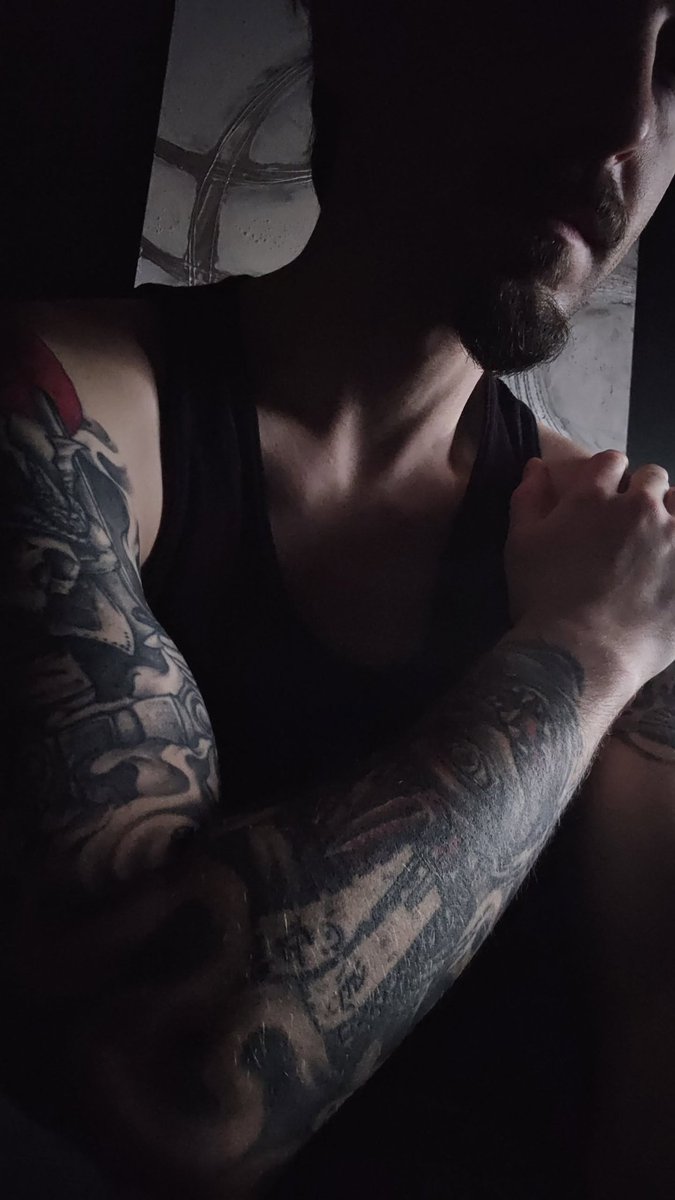 Trying to up my selfie game, 1's in chat if I should post more ❤️🖤