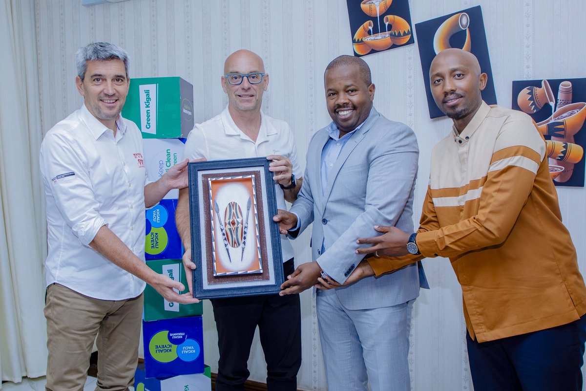 CityofKigali's tweet image. Today, the Mayor of the City of Kigali, @DusengiyumvaS, received a delegation from the City of Montreal, Canada, host of the next UCI Road World Championships.

The exchange focused on Kigali’s experience during the recently concluded #Kigali2025.

#Montreal2026
#KigaliYacu