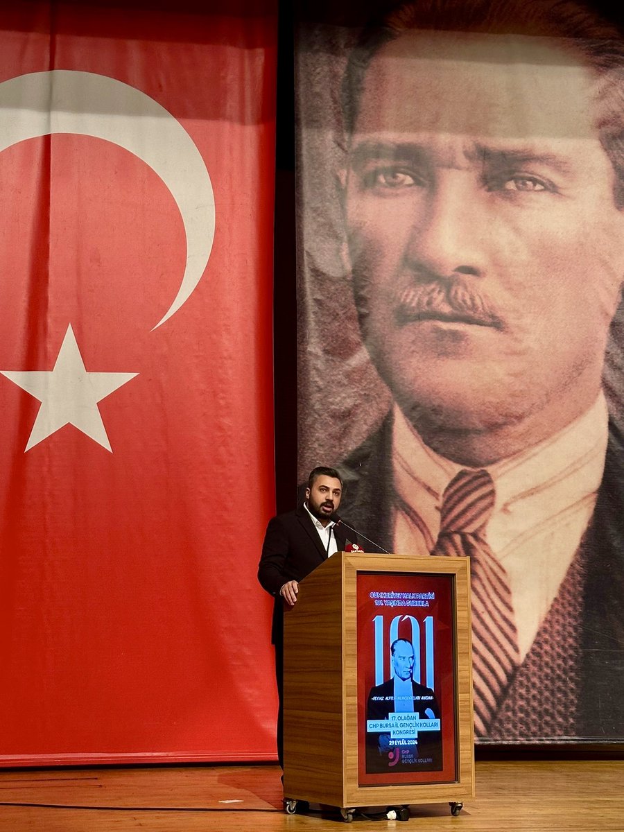 Bugün, Bursa İl Gençlik Kolları Başkanlığı görevini devralmamızın üzerinden bir yıl geçti. Bu bir yıl, sadece tarihin yapraklarına düşülmüş bir rakam değil, birlikte atılan adımların, sokaklarda yankılanan seslerin, dayanışmanın ve direnişin hikayesidir.

Göreve geldiğimizde ilk