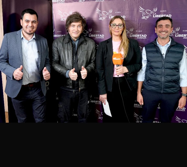 La periodista Sol Agusti de <a href="/FMMasters/">FM Master's</a> entrevistando al Presidente de la Nación <a href="/JMilei/">Javier Milei</a> y los candidatos fueguinos.