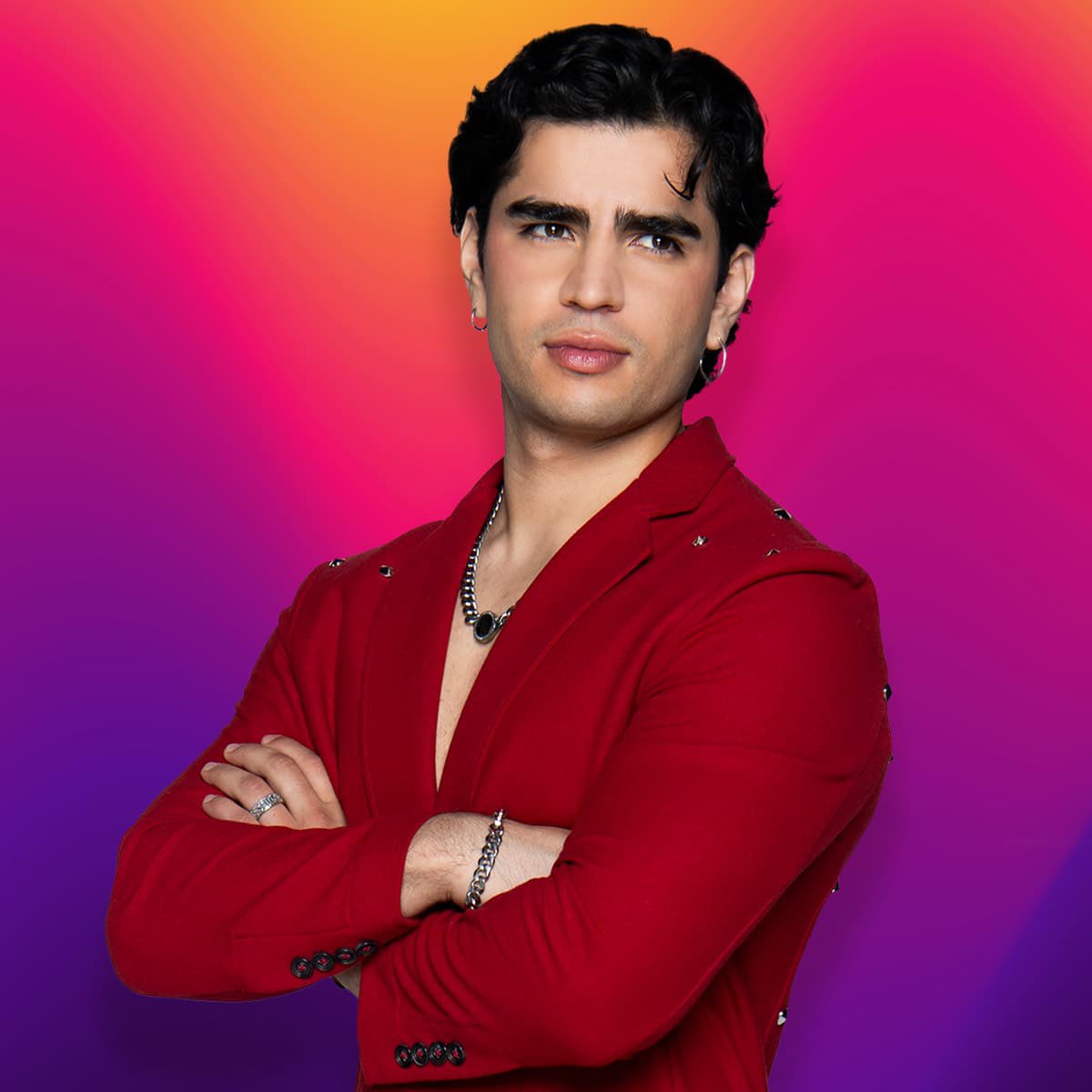 chismograficotv's tweet photo. Creo que de todas las temporadas de USA y Mexico jamas hubo tremendo revuelo en redes por la salida de un habitante de @LaCasaFamososMx  como la que a logrado @ArnMercurio queda claro que se ganó el cariño de muchisimas personas por mérito propio sin colgarse de nadie, sin ofender a nadie siempre directo y desde el respeto! Único, con un humor rotísimo pero con el que muchos nos reíamos! Su grupo de amigos más cercanos siempre lo apoyaron, algunos de sus "amigos influencers" lo abandonaron y aun asi nunca se colgó de ninguno, su familia dió catedra de como engrandecer al suyo sin demeritar a otros! Bravo por Aaron 👏🏻 lo sigo desde el 2021 en mis cuentas personales y amó cuantos calladones de osicos dió! Te esperan cosas grandes! El rey sin corona dicen algunos, yo digo que ganó más que 4 millones de pesos!! 

#LaCasaDeLosFamososMx