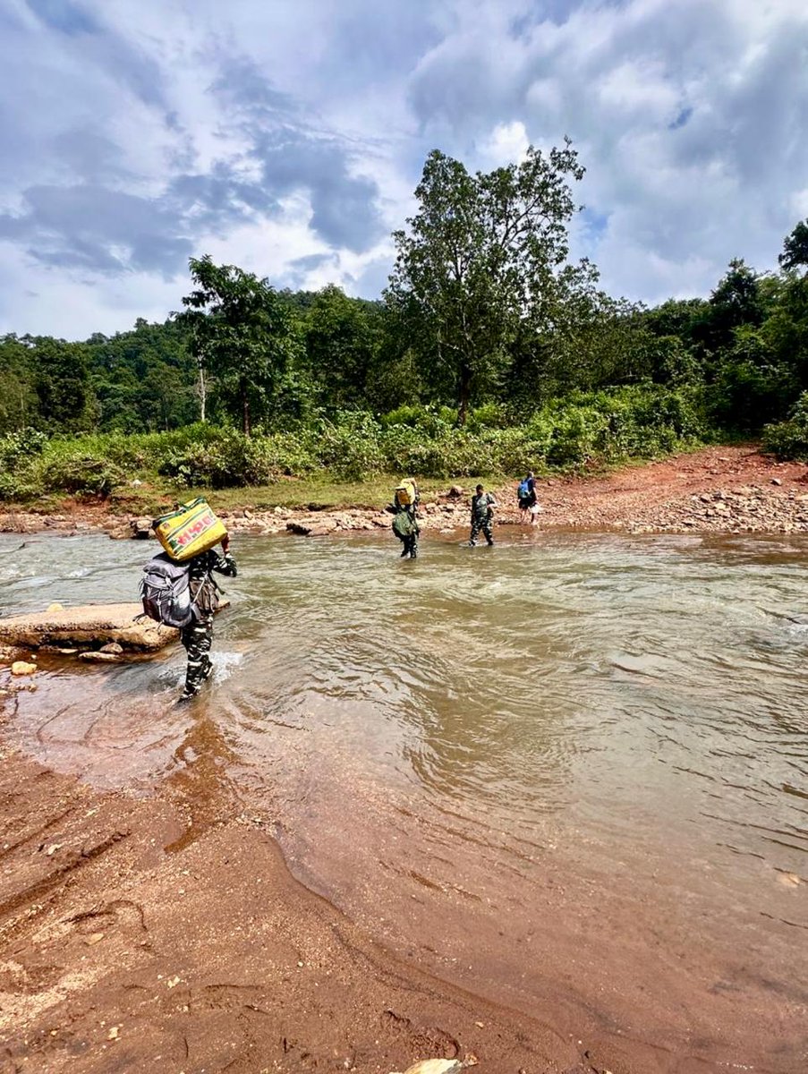 PrabhatPathak_'s tweet photo. Naxalism on Ventilator - Jharkhand
 
Treacherous Saranda Forest area, once the stronghold and Liberated zone for Naxals' top-notch leaders, being dominated by the BRAVEs of CRPF.
@prabhatkhabar @HMOIndia @toi @CRPF @ndtvindia @PMOIndia https://t.co/Tc2Z9cl7C3