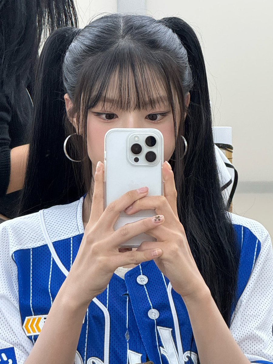 haneulxpics's tweet photo. https://t.co/2SnDjkHsB8