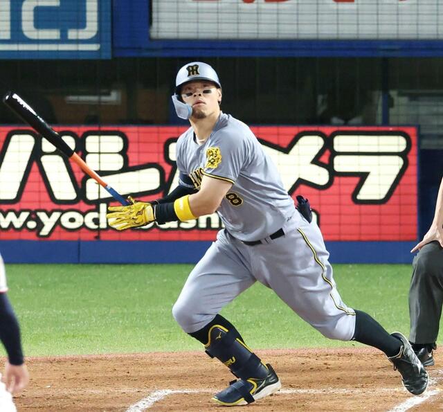 Dorapeinet's tweet photo. 阪神・佐藤輝が珍記録目前　ゼロ死球本塁打王なら球団４６年ぶり　両リーグ同時なら史上初　
https://t.co/72I9ML37JD

　当たらない本塁打王！？３９本塁打、９９打点で２冠が確実視の阪神・佐藤輝明内野手（２６）が今季ここまで死球を記録していない。０死球の本塁打王は２リーグ制後では過去４... https://t.co/osiOFIP4g4