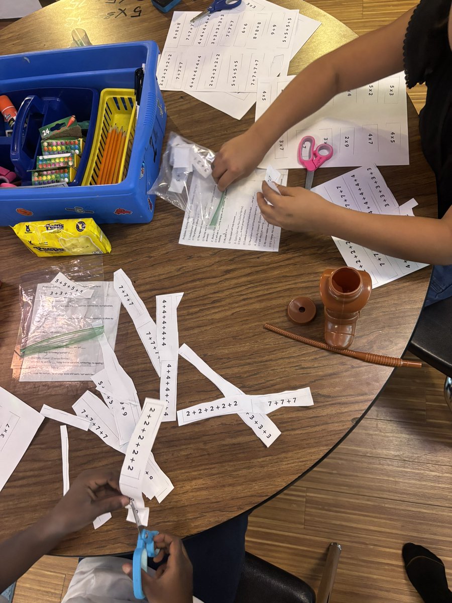 MrRomero0's tweet image. 🍂 Fall vibes in Room D201! 🎃 We modeled multiplication with repeated addition + multiplication facts using our pumpkin seed worksheets 🌱 The kids decorated their pumpkins, practiced, and had a blast!  #MathIsFun