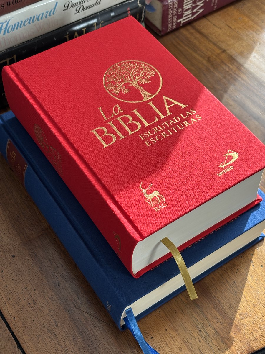 «LA BIBLIA ESCRUTAD LAS ESCRITURAS»
1ª toma de contacto
Ha llegado y apenas la he revisado, pero en 1ª impresión veo que es un producto de altísima calidad gracias a que su diseño, tipografía e impresión es obra de italianos y no de la mediocre industria editorial española.
⬇️⬇️