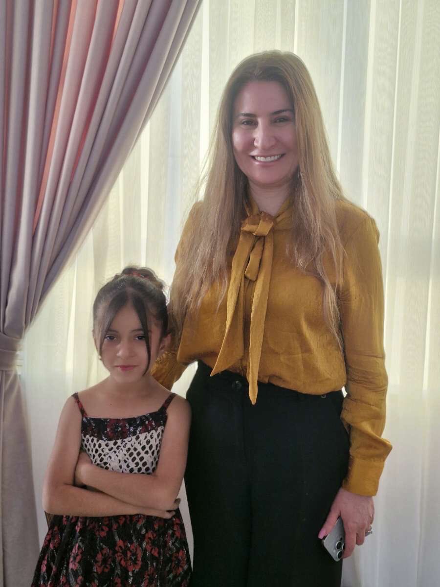 ShawkatKhatare's tweet photo. My niece Dania with a member of the Iraqi Parliament Vian Dakhil @VianDakhil https://t.co/wzhoDFw2jz