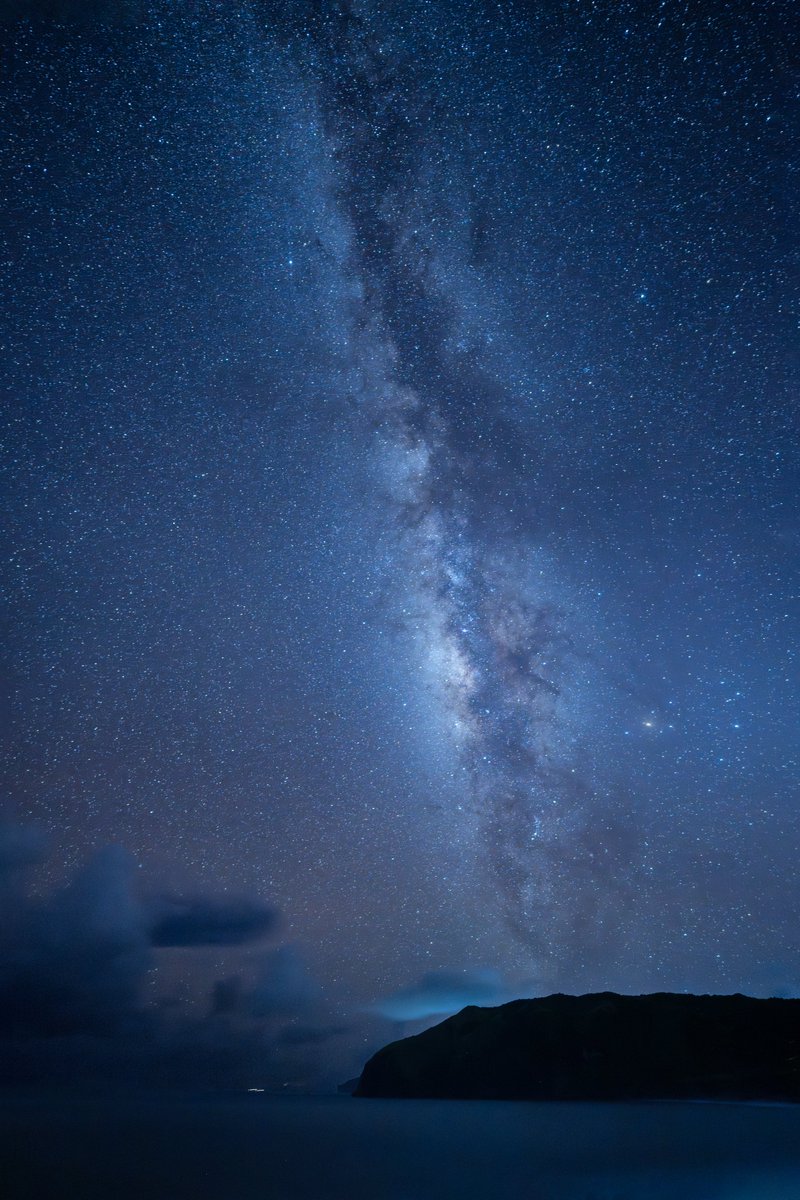 AaronRigsbyOSC's tweet image. Our first night in Basco as we awaited the arrival of Super Typhoon, #Ragasa. @JordanHallWX  and I sat on the beach and stared at one of the most incredible night skies either one of us have ever seen. Distant lightning while a Milky Way so bright you could nearly see the space…