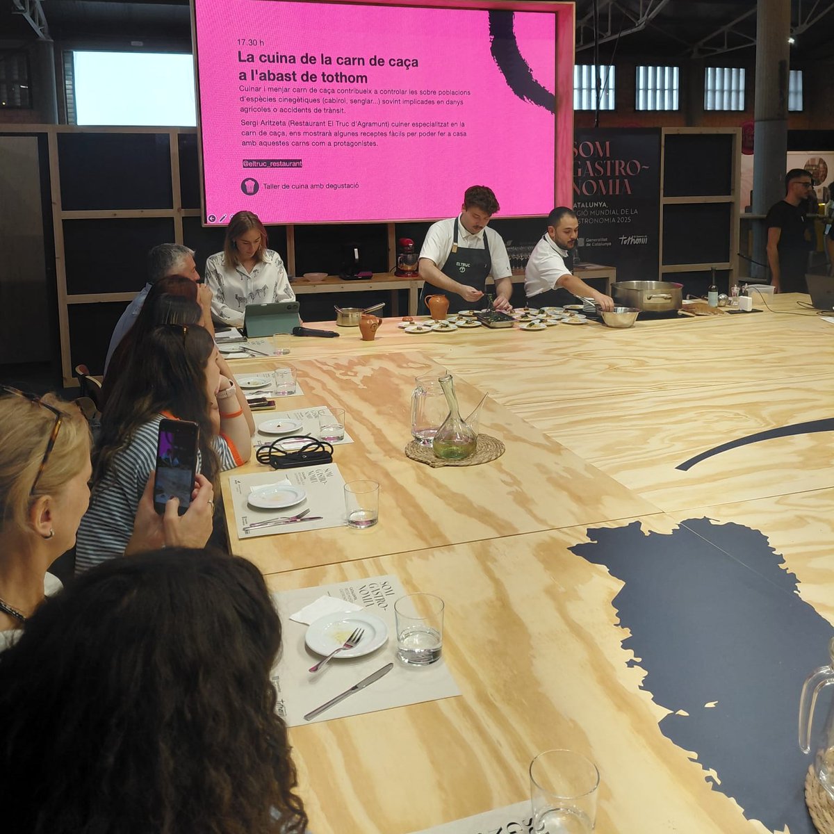 prodeCAT's tweet photo. Cloem la participació de #Catalunya a la #FiraMOS amb una jornada dedicada a l’aprofitament i la cuina catalana:
🍴 Esmorzars de forquilla
👩🍳Gastrosàvies
🤝Sabors cooperatius
🍖Carn de caça
🍻 Cervesa artesana
👉Tres dies per projectar #CRMG2025 i connectar cuina i territori. https://t.co/E61Wyut9Sg