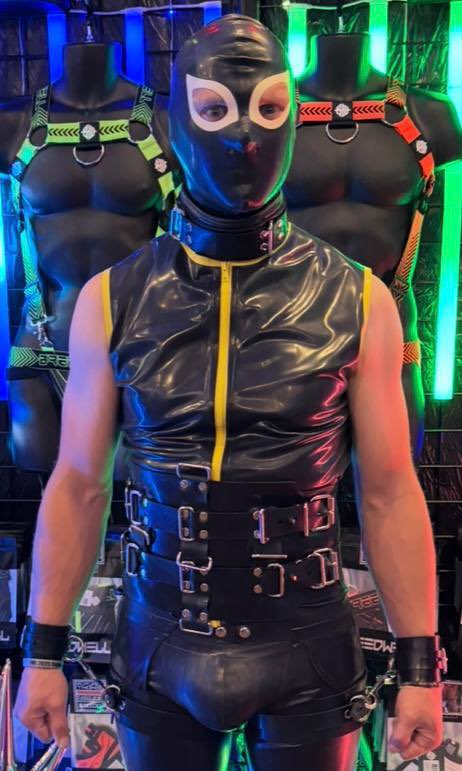 sub_in_Texas's tweet photo. @ShinyDeviant @cuffedstore https://t.co/o9B1I4CeiI