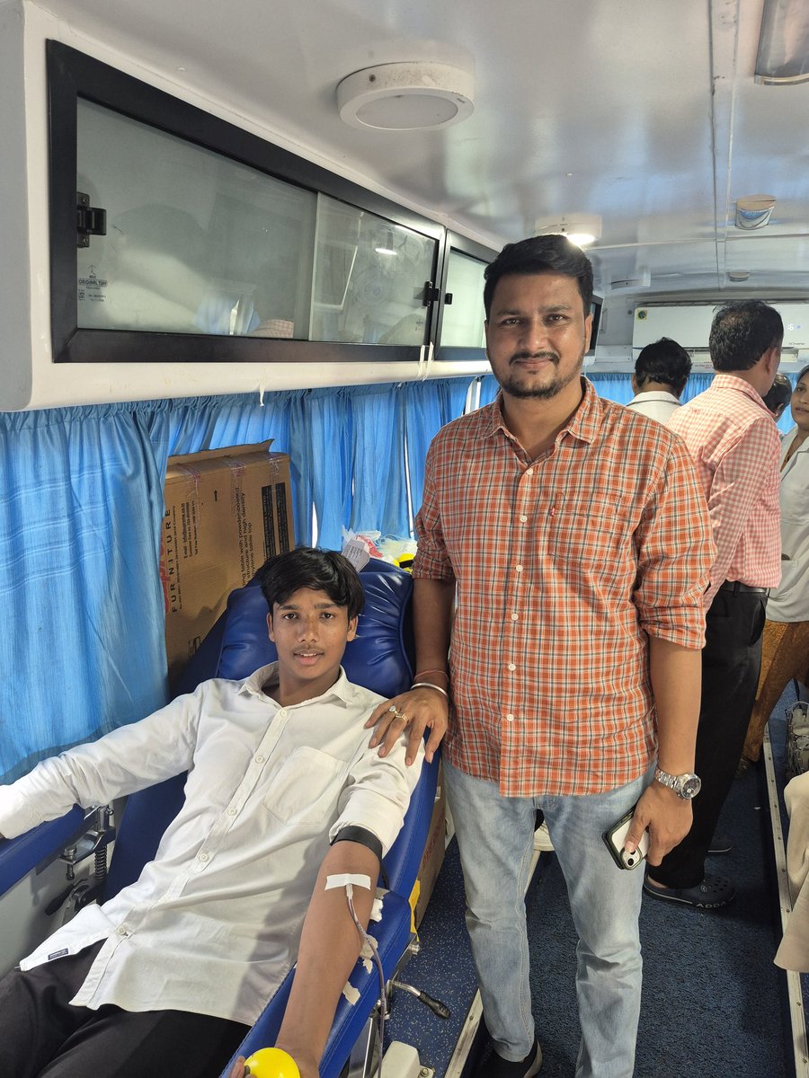 SubhashDinau's tweet image. भोपाल 📍
रक्तदान महादान है। 28 सितंबर शहीद भगत सिंह जी की जयंती पर आयोजित इस शिविर में 50+ साथियों ने रक्तदान कर समाज सेवा का परिचय दिया। आप सभी का धन्यवाद 🙏 – Subhash Yadav Dinau 
@AASHU_NSUI @jitupatwari
#subhashyadav  #BhagatSingh #subhashyadavdinau 
@nsui @ronak_khatrii