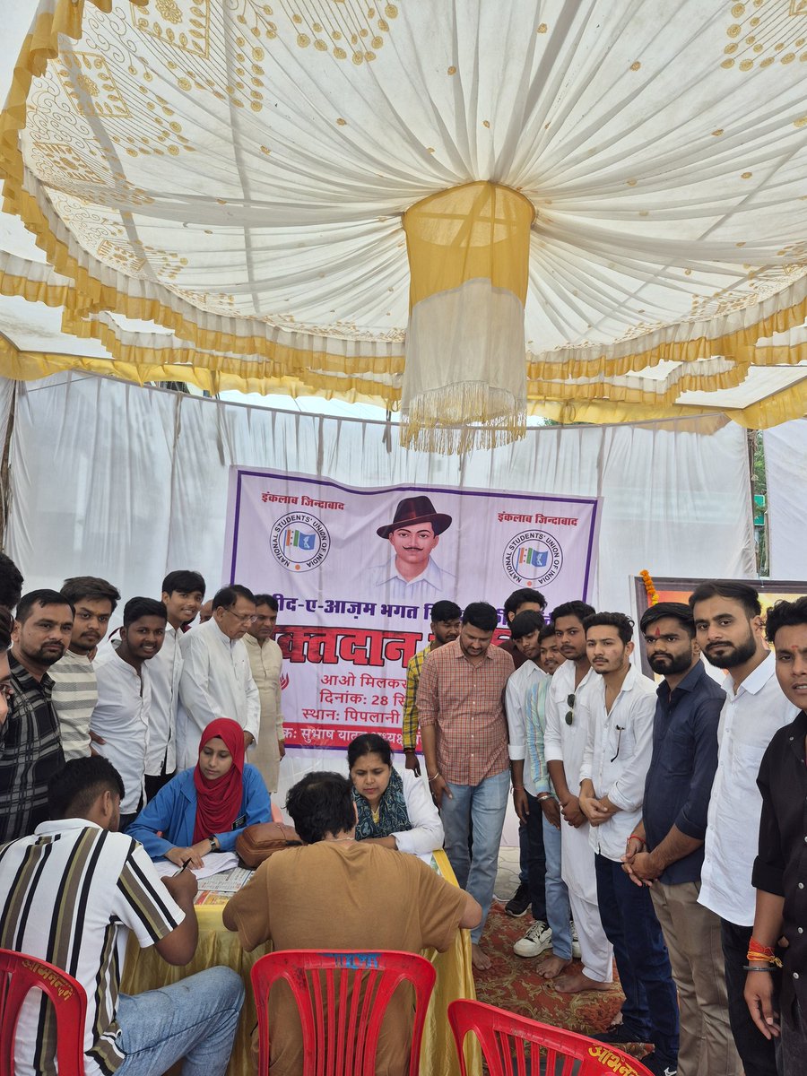 SubhashDinau's tweet image. भोपाल 📍
रक्तदान महादान है। 28 सितंबर शहीद भगत सिंह जी की जयंती पर आयोजित इस शिविर में 50+ साथियों ने रक्तदान कर समाज सेवा का परिचय दिया। आप सभी का धन्यवाद 🙏 – Subhash Yadav Dinau 
@AASHU_NSUI @jitupatwari
#subhashyadav  #BhagatSingh #subhashyadavdinau 
@nsui @ronak_khatrii