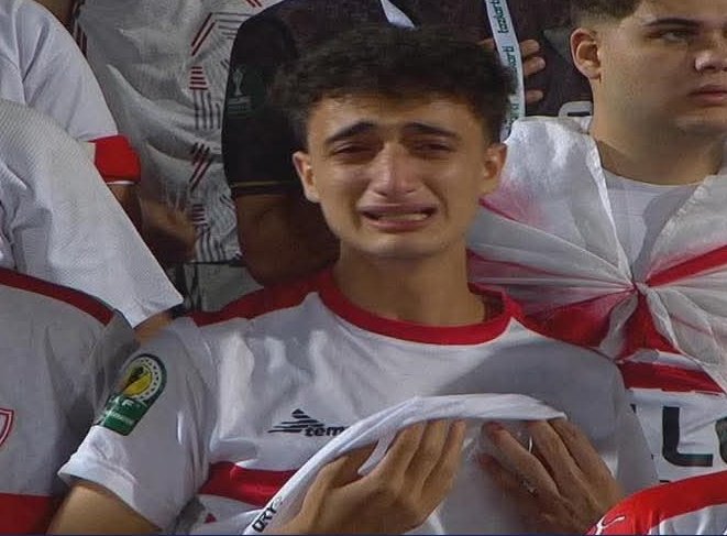 دموعك غالية انت و كل عاشق للزمالك
وكل مشجعي الزمالك مانستاهلش غير الفرحة
بس ياجماعة كله يخلي باله من صحته كلنا زعلانين بس في الآخر دي كورة ازعل شوية وشجع تاني واهتف . الزمالك بجمهوره العظيم
الجاي خير بإذن الله ماتش وعدى وهانفرح
وبإذن الله ناخد الدوري وارجع للتويت وافكركم